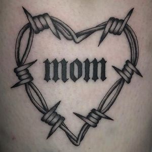 Mom tattoo by Tessa Tattoos #TessaTattoos #momtattoo #momtattoos #mom #mother #mum #mommy #happymothersday #mothersday #love #family #barbedwire #oldenglish #oldschool