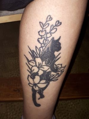 Detsember 2018.Esimene tattoo. 45 minutit.#blackandgreytattoo #blackcat #flowers 