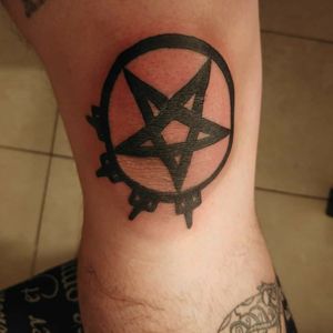 I tattoo my self again on my knee 😖