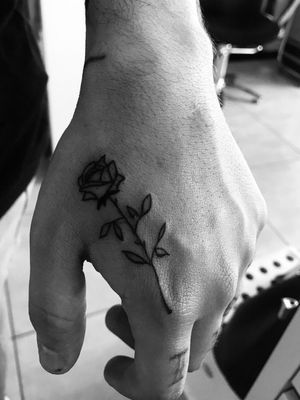 #flower #rosetattoo #fineline #tattoo #tattooart #tattooapprentice #kwadron #killerink #equaliser #moodytattoo #moodyproducts #equaliser #spiritstencil #pedradatattoosupplies #portugal 
