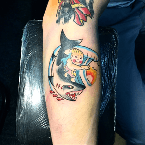 Tiburon traditional 🦈 #tattoo #tatuajetraficional #tattooshark #tiburontattoo #tatuajes #traditionaltattoo #sharktraditionaltattoo #tatuaje 