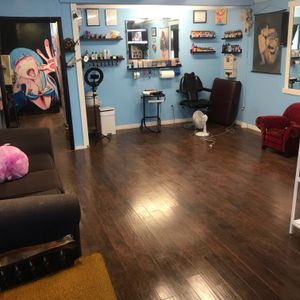 Quick pic od the shop :) . Its the place where the magic happens . And it happens so good ;) come by and visit for toue next lofe changing tattoo project you beautful art collector 