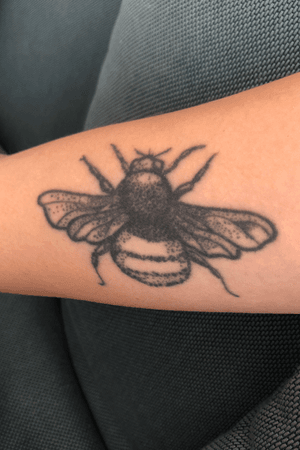 Honey bee on upper inner arm, done in 2014 at London. Design by Rebecca Vincent