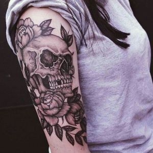 💀💀💀 Healed lines. @holdfast_tattoo Mpreciouss17@gmail.com #miss_preciouss #black #skull #flowers #fineline #halfsleeve #tattoo #perthtattoo #perth #australia #blackworkerssubmission #tttism #blktattoo #darkartists #onlythedarkest #btattoing #blacktattooart #blackandgreytattoo #london #tattoolifemagazine #tattoodo #skinart #skinartmag #tattooistartmagazine #blackwork #sydneytattoo