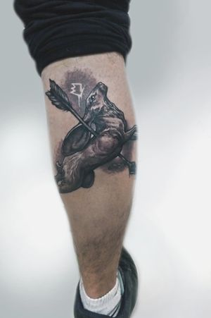 Salió diseño propio! 🐇❗ temporada de conejos! 🤟 . Liebre al escabeche 🔥 . . #rabbit #conejo #liebre #crown #arrow #flecha #neotraditional #tats #tattoo #tattoolife #tattuaggio #tattuagi #tatuajes #tatuadores #tattooed #hunting #legtattoo #tatuajeenpierna #killtheking #cordoba #argentina #diseñodigital #digitalink #ink #inked @wacom #photoshop