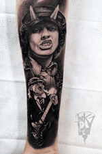 #acdctattoo #angusyoung #angusyoungtattoo #realistictattoo #portraittattoo #musictattoo 