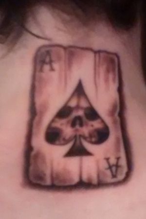 A nice little ace of spades on the back of my neck. I love the way this one looks but i unfortunately never get to see it. Also back of the neck is my favorite spot to get tattooed. It was so relaxing.