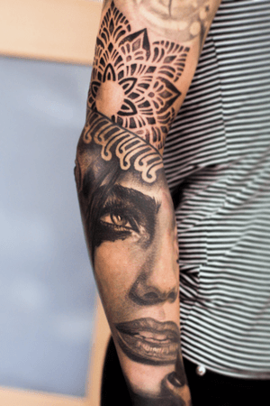 #Onlythebesttattooart #tattoo #ink #cristianrodrigueztattoos #blackandgrey #realism #surrealism #dotwork #ornamental #tribal #gemetric #colortattoo #mandalatattoo #portraittattoo
