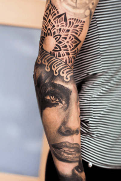 #Onlythebesttattooart #tattoo #ink #cristianrodrigueztattoos #blackandgrey #realism #surrealism #dotwork #ornamental #tribal #gemetric #colortattoo #mandalatattoo #portraittattoo