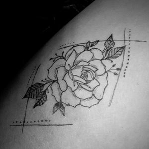 This is my first try for tattoo on skin with a pen 🌹🖊..#pen #artwork #rose #lovedrawing#roadtomydream #inspirationtattoo 