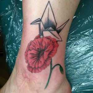 #tattoo #tattoos #poppy #flower #origami #crane #red #tattooedgirls #fusionink #neotat #nhtattoo #greenlandnh #splatterpalettetattoo #flowertattoo #coveruptattoo #coverup 