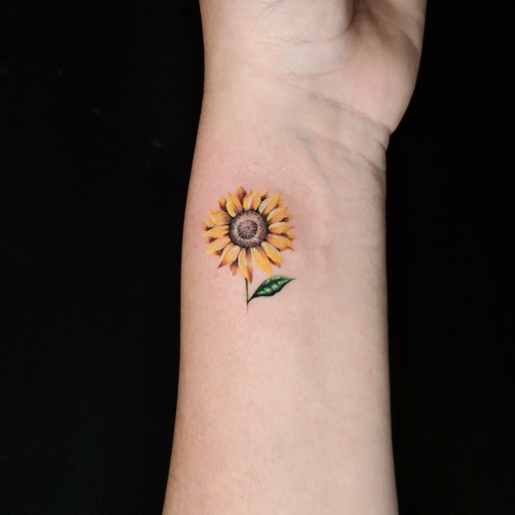 black eyed susan tattoos  black eyed susan by OgratheGob on DeviantArt  Black  eyed susan Beachy tattoos Black tattoos