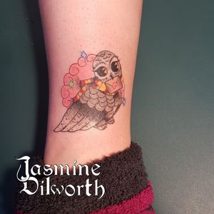 I couldn't get a good photo of this one! Either my head or phone kept blocking the light 😂 But he's a Hedwig tattoo i did in NY over the weekend!#tattoo #tattooartist #femaletattooartist #hedwig #harrypotter #harrypottertattoo #colortattoo #cute #cutetattoo #ankletattoo #owl #owltattoo #newhampshire #greenlandnh #greenland #newyork #nh #ny #geneva #genevany #fingerlakes #boston #dovernh #kittery #newenglandartist #newengland