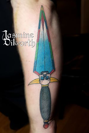 Instagram cropping is butt. Here's a neo traditional dagger that isn't butt! Enjoy! #tattoo #tattooartist #femaletattooartist #neotraditionaltattoo #dagger #colortattoo #colorful #stainglass #skull #armtattoo #bigtattoo #masculinetattoo #greenland #greenlandnh #nh #newhampshire #newyork #geneva #genevany #ny #fingerlakes #dovernh #kittery #boston #newenglandartist