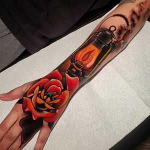Lantern Tattoo .#lantern #lanterntattoo #tattoo #tattoos #tattooartists #tattooartist #dfw #dallas #denton #lewisville #neotraditionaltattooers #neotraditionaltattoo #rebelmusetattoo #benamostattoos #dallastattooartist #flowermound #roses #rosetattoo #colortattoo 