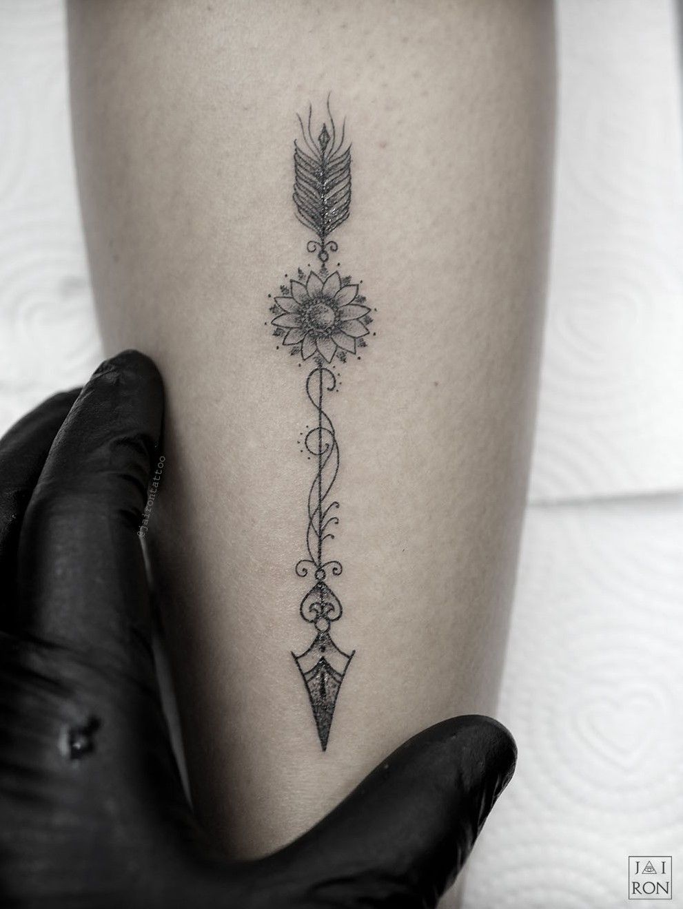 Tattoo uploaded by Jairon Freire • Arrow tattoo #arrowtattoo  #finelinetattoo #lineworktattoo • Tattoodo