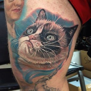 Grumpy Cat tattoo by Casey Anderson #CaseyAnderson #TardarSauce #GrumpyCat #cat #kitty #petportrait #GrumpyCattattoos #GrumpyCattattoo #cattattoo #meme #petportraittattoo #funnytattoo