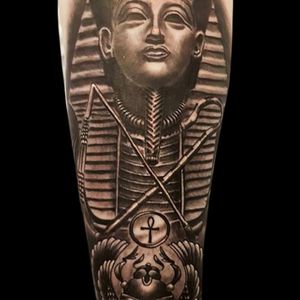 By David #kingtut #tutankhamun #egyptian #kings #pharaoh #realism #scarabbeetle #blackandgrey #portrait #tomb #ankh #egyptianankh