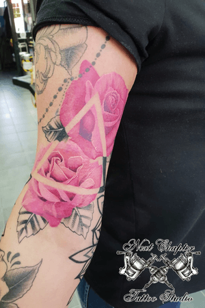 Laura’s sleeve is coming on nicely, adding this rose and negative triangle piece. Always a pleasure to have Laura in the studio, for such an uncomfortable area she sat like an absolute rock. Next Chapter Tattoo & Piercing 24 Abbotsbury RoadMorden SM4 5LQ Tel: 0203 8374908www.nextchaptertattoo.com#rose #tattoo #rosestattoo #tattooideas #colourtattoo #Tattooed #tat #innerarmtattoo #tattoodesign #Tattooartist #Tattooing #ink #inked #girlswithtattoos #trx #Wip #Morden #London #tattoolondon #Design #bodyart #Colourtattoo #Pinkroses #design #tattooideas #bodymodification #Tattoostudio