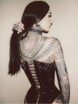 Performance Artist and Tattoo Model Emma Vauxdevil photographed by Tamara Lichtenstein #EmmaVauxdevil #performanceartist #tattoomodel #burlesque #pinup #swordswallower #fireeater