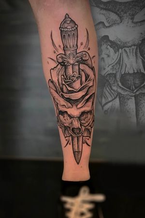 Done by Gorilla Tattoo#knife #rose #skull