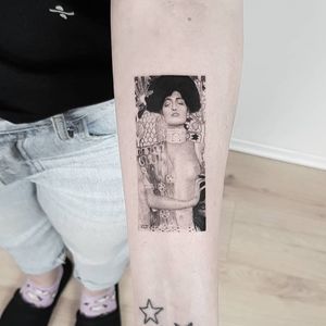 Whoever wants to know something about me – as an artist which alone is significant – they should look attentively at my pictures and there seek to recognize what I am and what I want.. - Gustav Klimt.Judith with the head of holofernes.Done @truecanvas.#tat  #tattoo #tattoos  #inkedlife #realistictattoo #miniature #art #painting #artwork #klimt #judith #head #holofernes #kunst #replica  #gustavklimt #equilattera #ttblackink #tattoodo #details #fineline #vienna 