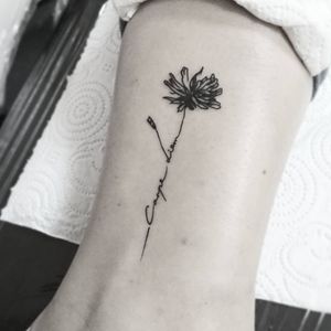 Tender flower for charming Alla "Carpe diem" (October '17)▪#тату #цветок #trigram #tattoo #flower #inkedsense #tattooist #кольщик 