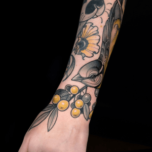 • thank you! 💛• #bird #rowanberry #color #tat #tattoo #ink #neotrad #neotradsub #girlswithtattoos #balmtattoo #inked #sketch #drawing #illustration #neotraditional #ladytattooers #ntgallery #germantattooers #neotradeu #tattoos #riagoldtattoo @ladytattooers @balmtattoogermany @germantattooers @d_world_of_ink @neotraditionaltattooers @tattoosnob @neotraditional_world @nxt.lvl.tattoo @neotraditionaleurope @skinart_mag @feelfarbig @finest_tattoo_collection @tradtattoos @neotraditionalgermany 