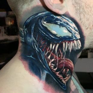 Tatuaje Venom por Steve Butcher #SteveButcher #monstertattoos #monstertattoo #monster #demon #vampire #devil #ghoul #ghost #darkart #horror #Venom #Marvel