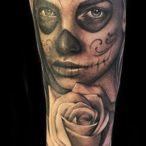 By Pippa at sacred steel 
#chicano #chicanx #dayofthedead #rose #blackandgrey #portrait #mexico #diademutertos