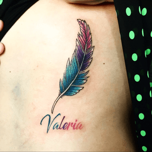 Pluma tattoo #tattoo #tatuajes #plumatatuaje #feathertattoo #pluma #tatu #tattoocolor 