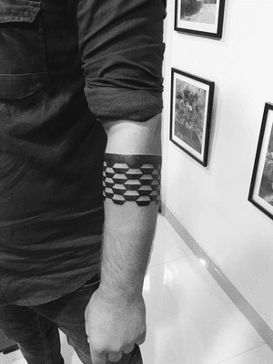 Trippy trip. #armband #armbandtattoo #patterns #illusion #tattoostyle #blacktattoo #tattooart