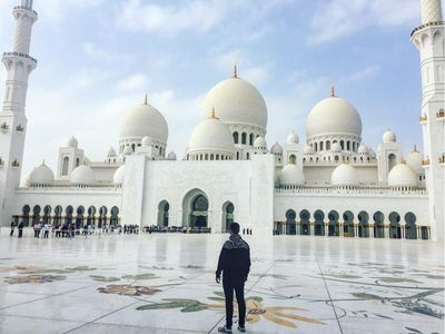 Ganga at the Sheikh Zayed Mosque in Abu Dhabi #Ganga #tattooartist #AbuDhabi #mosque #travel