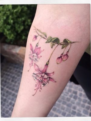 🌺 #tattoo #tattoos #tattooed #tattooist #tattooart #tattooistartmag #tattooink #tattoodesign #flower #flowers #roses #inkart #art #drawing #instaartist #design #designs #colortattoo #instaartist #flowerstattoodesign #artist #artwork #rose #rosetattoo #roses #linetattoo #linearts #flowergram #flower #flowerlover #tattoo2me 