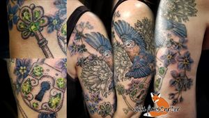 A sleeve dedicated to an aniversary, featuring a blend of styles.See a video swoop of this piece on my YouTube channel here: https://www.youtube.com/watch?v=PwA881rw6gM and don't forget to subscribe for future video content!nikkifirestarter.com#tattoosleeve #realism #illustrative #woodcut #colortattoo #colorink #bluebird #lockandkey #emerald #forgetmenot #spring #floraltattoo #flowertattoo #naturetattoo #wildlife #tattoo #bodyart #bodymod #ink #art #nonbinaryartist #nonbinarytattooist #mnartist #mntattoo #visualart #tattooart #tattoodesign