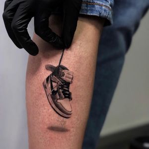 Hyperrealist tattoo by Ganga #Ganga #realism #hyperrealism #blackandgrey #nike #sneaker #shoe #forearm