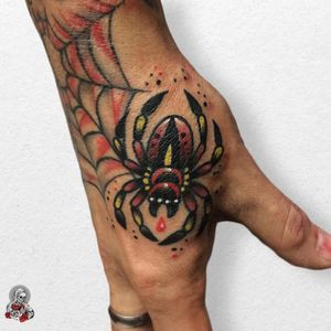 #tattoo por @oscarduquetattoo Para citas o consultas puedes escribir al 0992901590 o visítanos en la Veintimilla E6-35 y Juan León Mera. Aceptamos todas las tarjetas de crédito! . . . #ink #inked #inktattoo #tatuajes #tatuajesquito #santeriatattooshop #quito #tattoos 