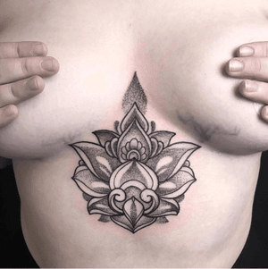 We’re loving this super cute lotus recently tattooed by Vlad - @vlad_scandal! 🌸 If you want to be best buds with Vlad, give us a call on 0208 549 4705 to book a consultation!