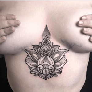 We’re loving this super cute lotus recently tattooed by Vlad - @vlad_scandal! 🌸 If you want to be best buds with Vlad, give us a call on 0208 549 4705 to book a consultation!