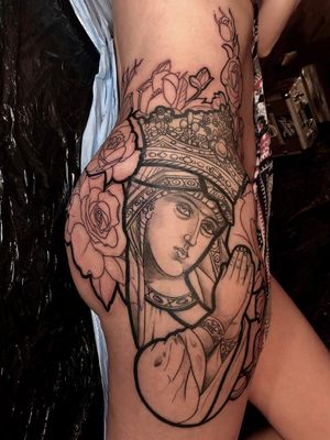 Work in progress tattoo by Mikael de Poissy #MikaelDePoissy #wiptattoo #wip #workinprogress #inprogresstattoo #unfinished #linework #stainedglass #saint #angel #upperleg #butt #rose #crown
