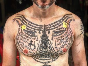 Sak Yant tattoo by Arjanneng Thaisakyant #ArjannengThaisakyant #Arjanneng #sakyant #sakyanttattoo #thailand #bangkok #bangkoktattoo #symbol #amulet #powerful #sacred #linework #dotwork #tebori