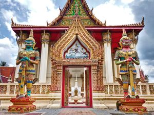 Wat Bang Phra - photo by Matthew Karsten #sakyant #sakyanttattoo #thailand #bangkok #bangkoktattoo #symbol #amulet #powerful #sacred #linework #dotwork #tebori