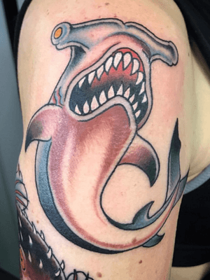 We think treating yourself to your own amazing aquatic pieces by Manu (@manusantanatattoos) is the perfect way to fish for compliments! 🦈🐡 Manu is ready and waiting to sink his teeth into your super cool traditional tattoos!
