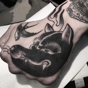 Fox tattoo by Lupo Horiokami #LupoHoriokami # fox tattoo # fox tattoos # fox #kitsune #animals #nature #blackwork #mask #hand tattoo #neojapanese #hand #fire