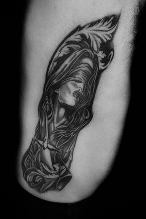 Tatuaje Libra (balansa) #tatuaje#tatuajes#tatuajelibra#libra#libratatuaje#tatuajebarcelona#tattooscale#scale#libra#tattoos#tattoolibra#scale#scaletattoos#tattoobarcelona