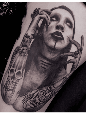 “Music is the strongest form of magic.” 🎶🖤Badass @marilynmanson portrait tattooed by Hayley - @hayleyploos!