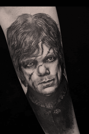 We’re loving this impishly devilish portrait of @iampeterdinklage as Tyrion Lannister ⚔️ Tattooed by Hayley - @hayleyploos!