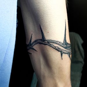#graphictattoo #blackandgreytattoo #bracelettattoo 