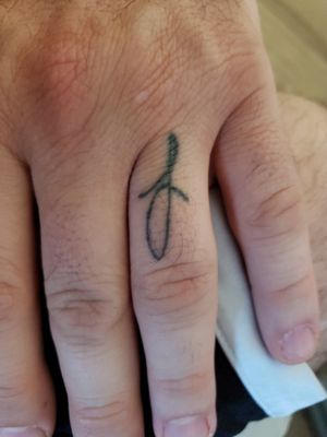 Letter L for wife instead of wedding ring