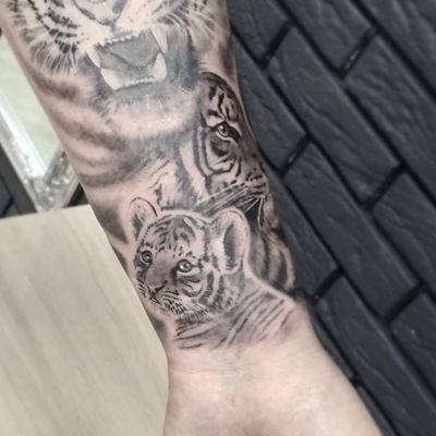 Today we have completed the first part of the hand of Denis. Top of the tattoo is completely healed. ▪ "Tigers family" ▪ #тату #тигр #trigram #tattoo #tiger #inkedsense #tattooist #кольщик 